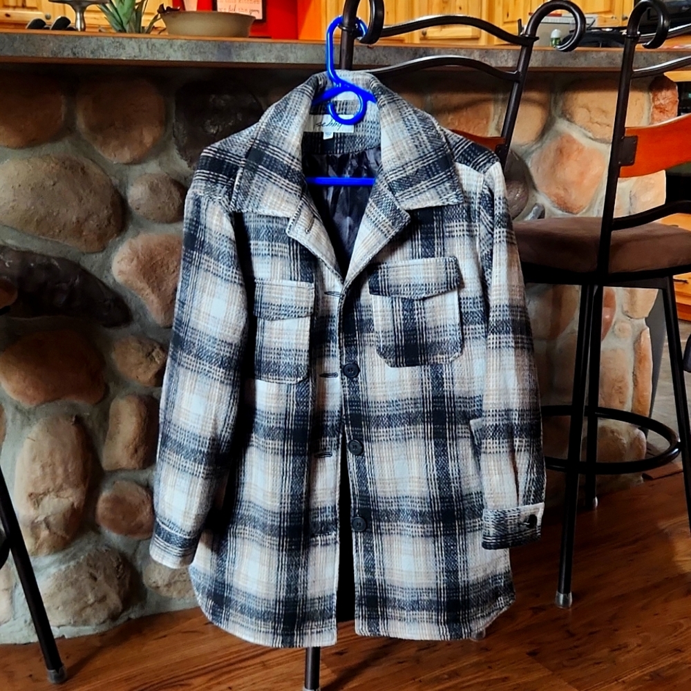 Woman's Sebby lined shacket size M